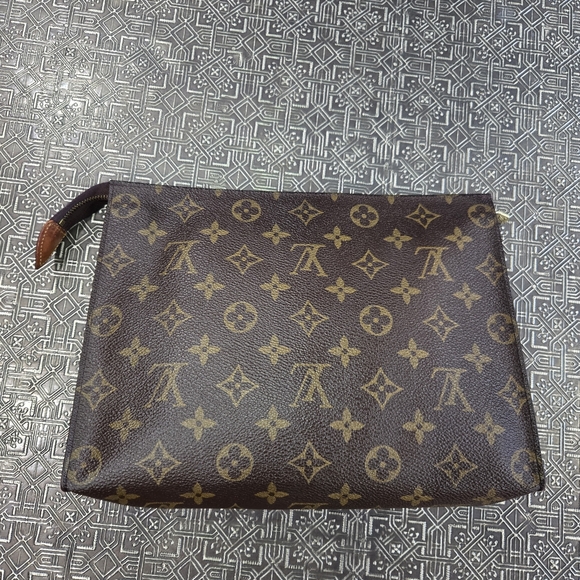 🐢 Authentic Louis Vuitton Monogram Poche Toilette 26 Zipper Pouch - Picture 1 of 17